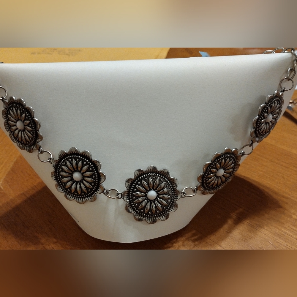 Daisy Necklace